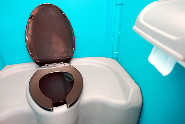 Best Porta potty rental near me  in Dellwood, MO